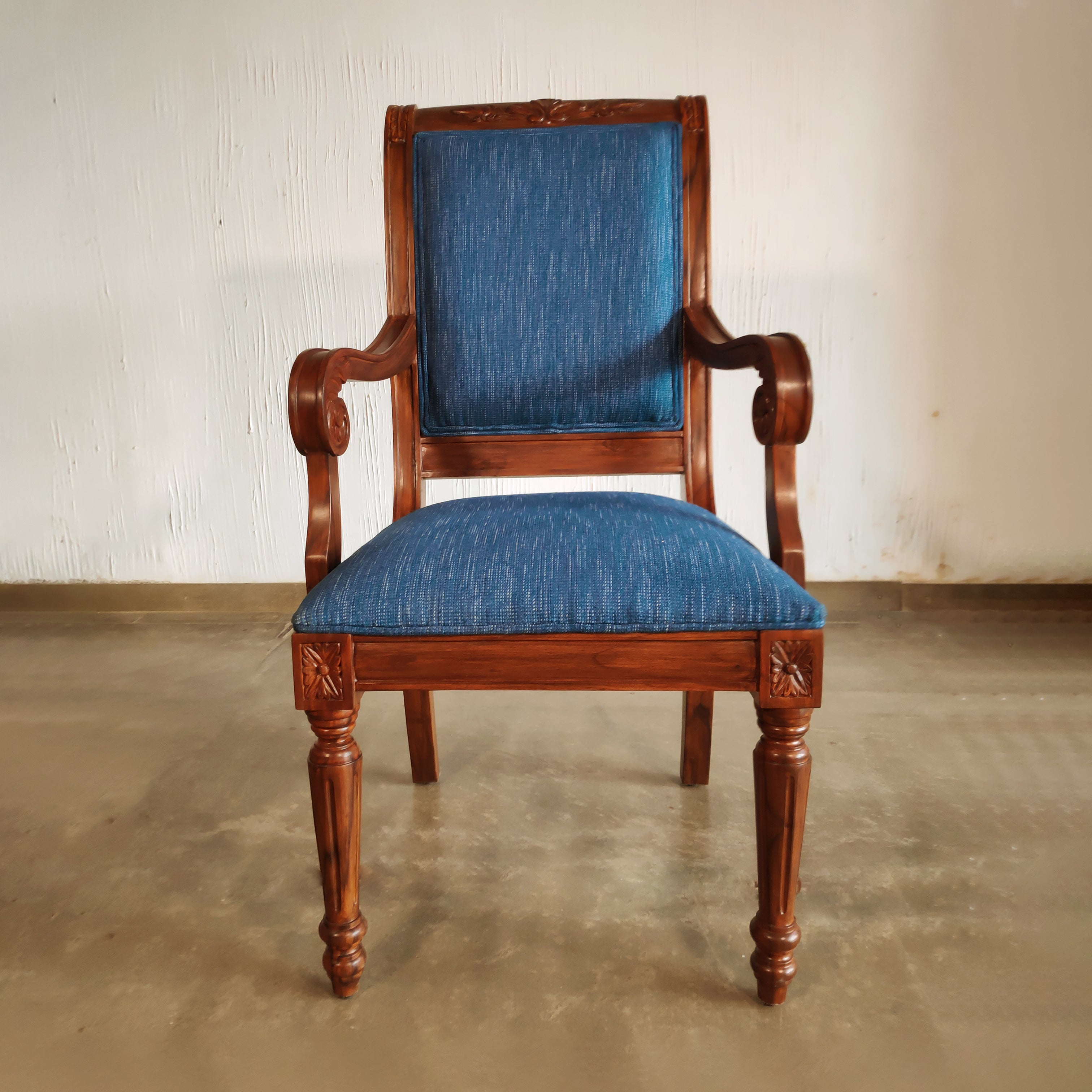 Graceland dining chair with arms