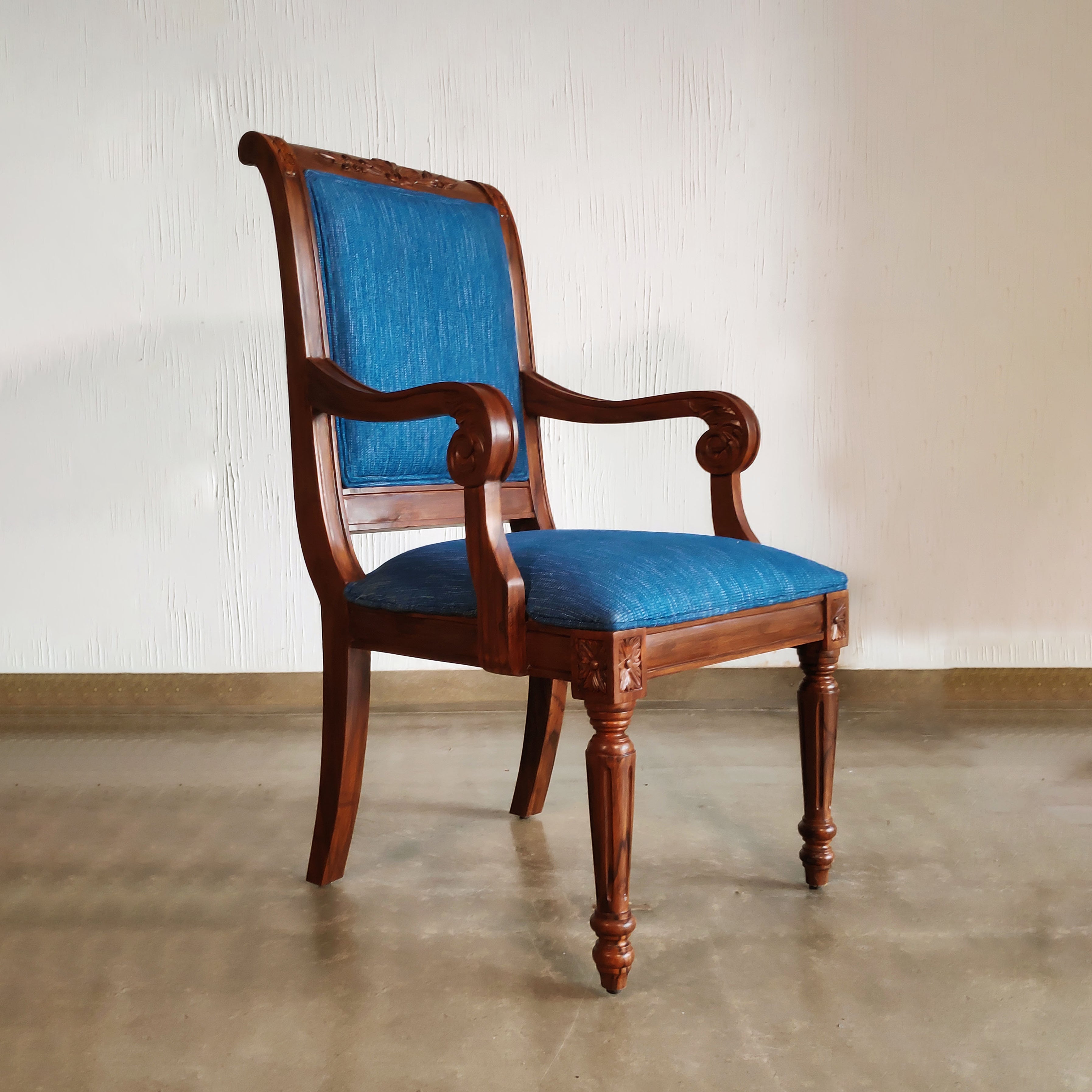 Graceland dining chair with arms