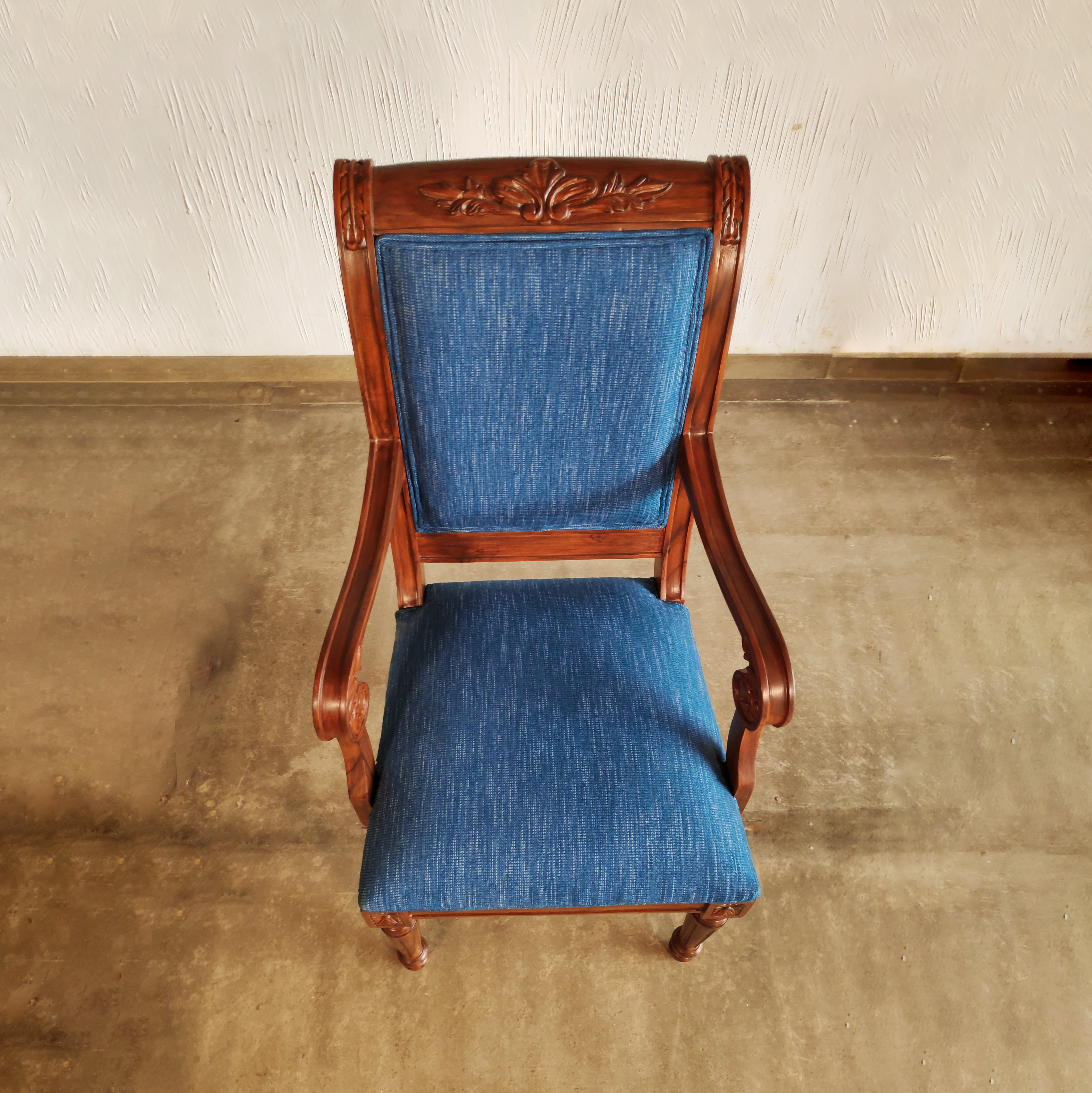 Graceland dining chair with arms