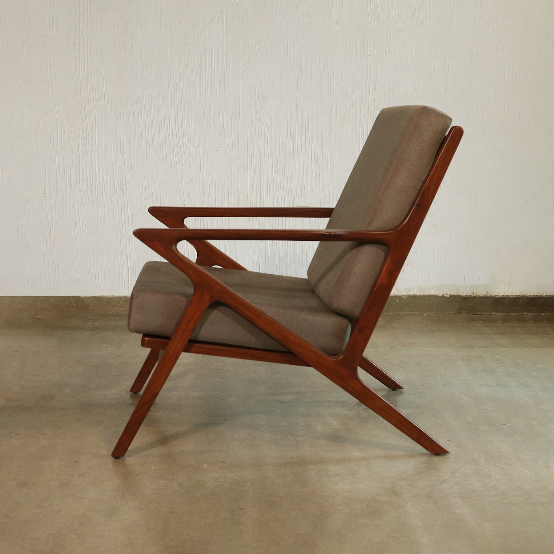 Symphony Z Lounge Chair