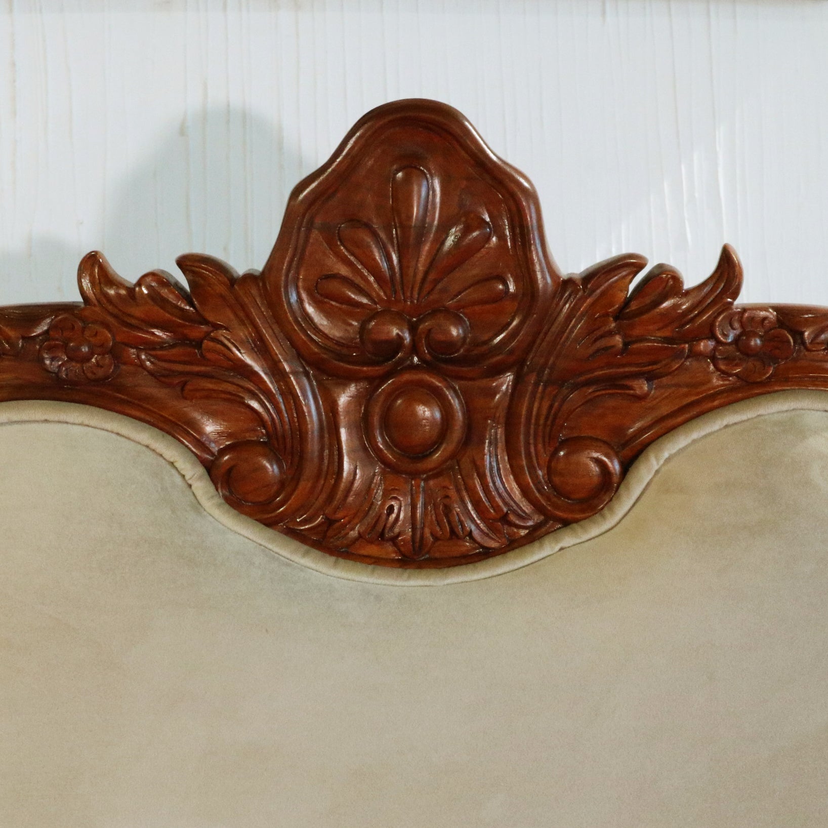 French Lilly Bed
