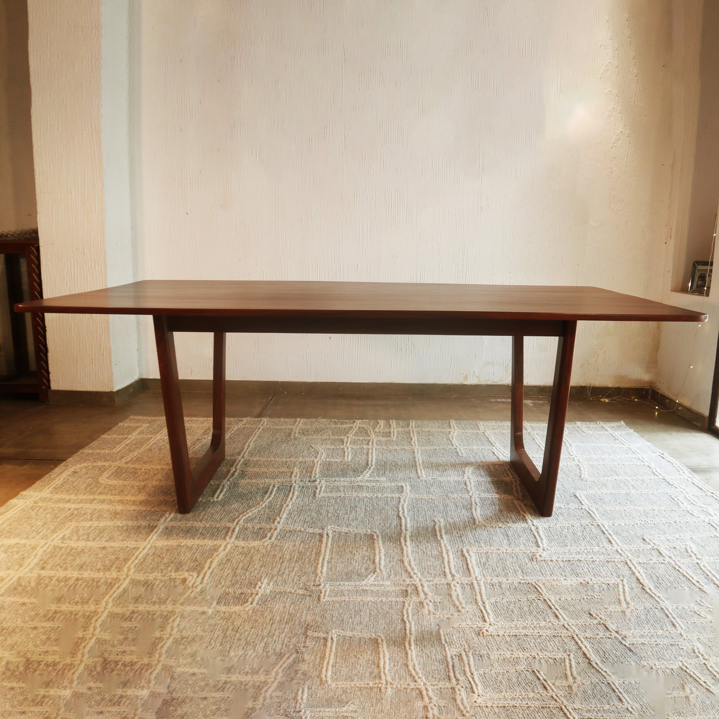 Willowbrook Dining Table